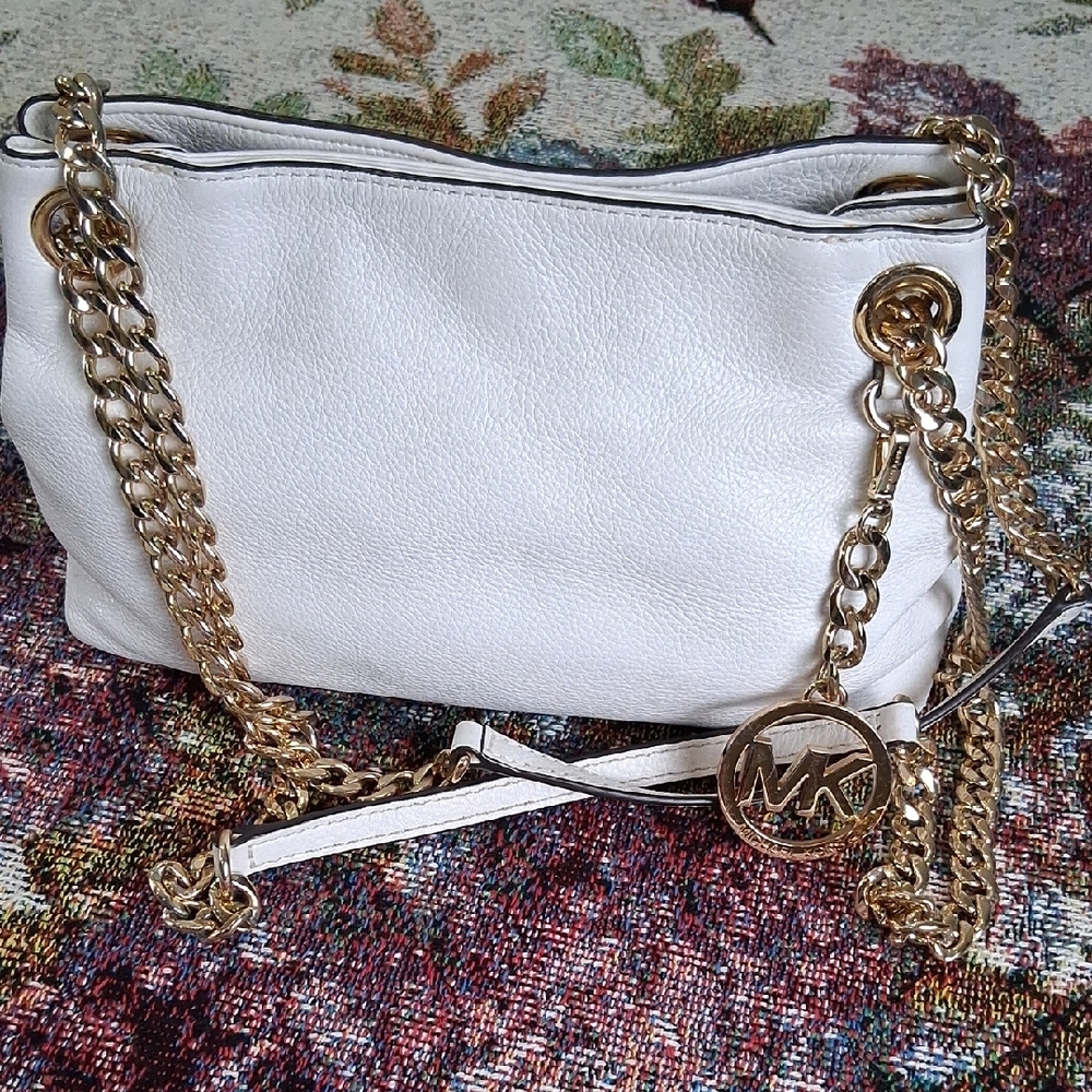 Michael Kors Cream Shoulder Bag with Gold Chain - Picture 3 of 17